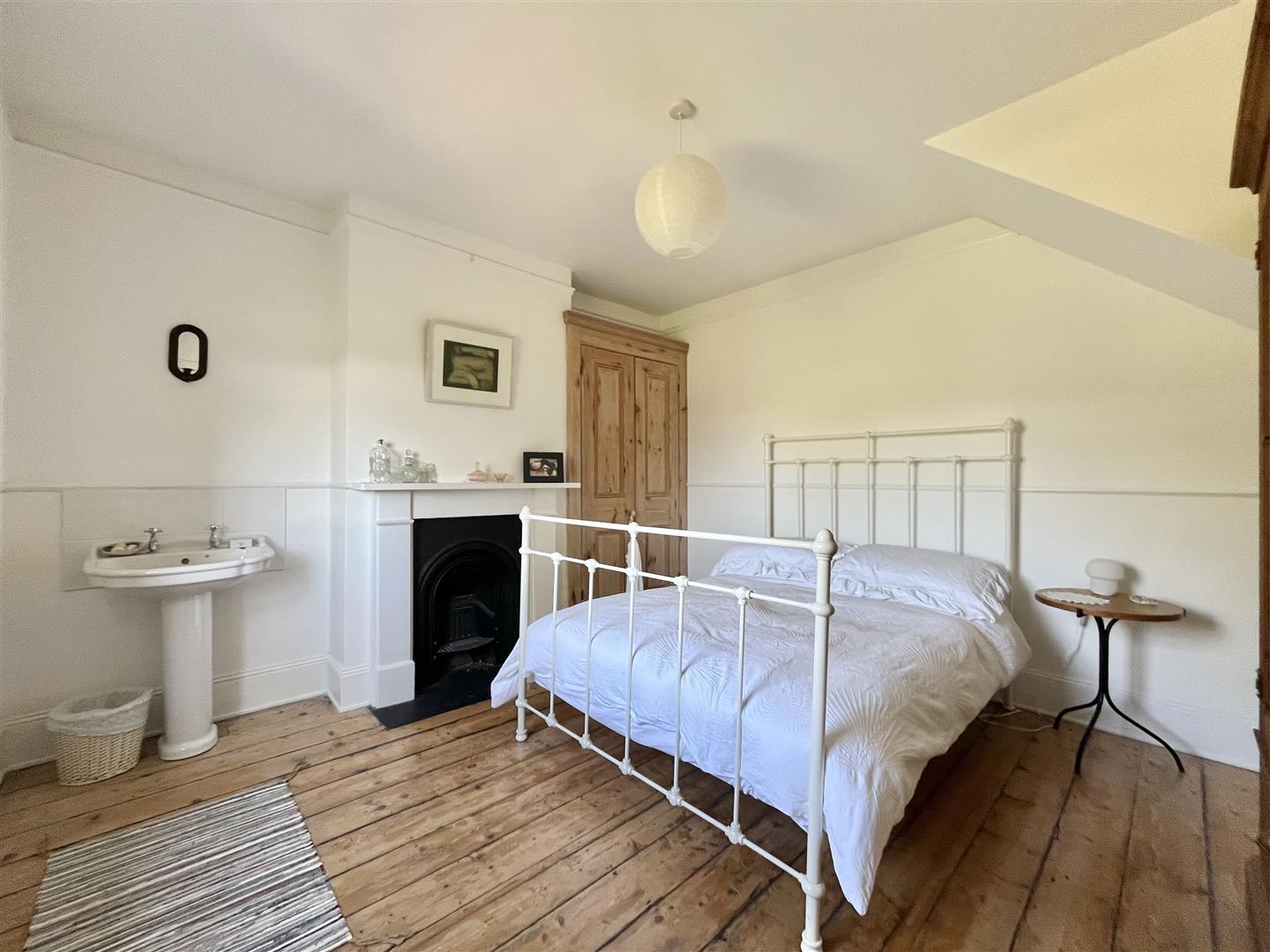 4 bed property in Mayfield Place, Eastbourne